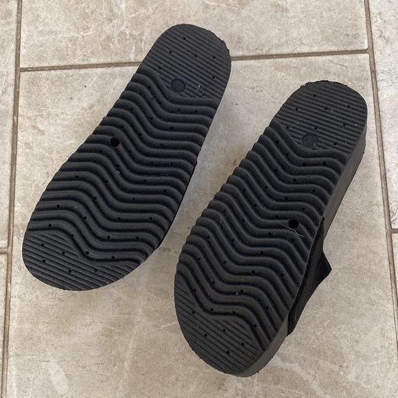 Rocket Dog Black Platform Suede Slide Sandals - Picture 2 of 9